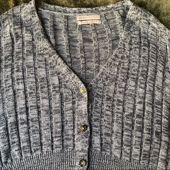 Grey Urban Outfitters Cropped Cardigan - Picture 2 of 5